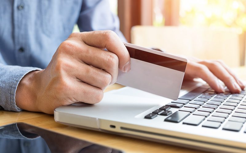 Maximize o controle e a eficiência nas viagens corporativas com o cartão de crédito Destinations Corp